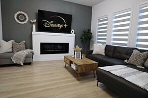 Smart TV, caminetto, studio