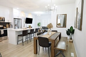 Dining - BoHo Modern Retreat w/King|Fireplace|Disney+ (Edmonton)