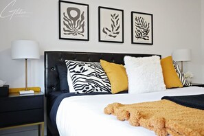 4 camere, una scrivania, ferro/asse da stiro, culla da viaggio