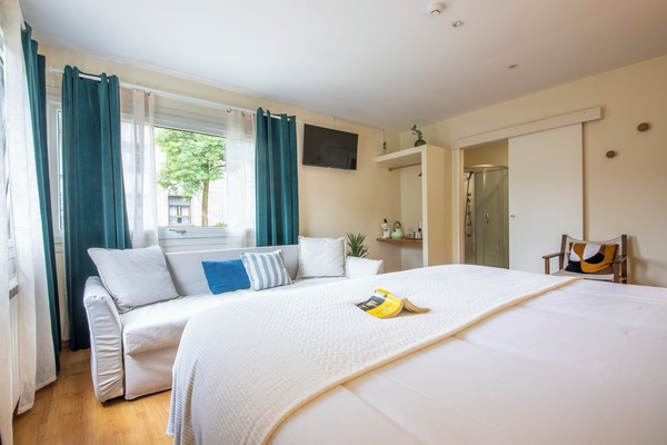 Classic Quadruple Room, Garden View | Desk, soundproofing, WiFi (free), bed sheets