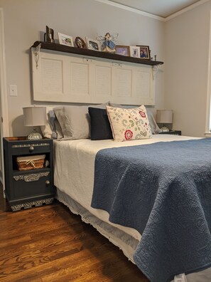 2 bedrooms, iron/ironing board, bed sheets