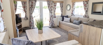 3 Bed New Lodge, Sleeps 4, Pets Welcome