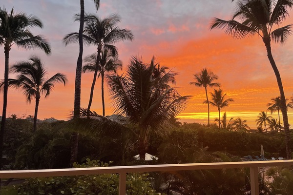 Gorgeous sunset on the lanai.