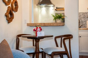 Dining - Charming Studio Hideaway in Montecito (Montecito)