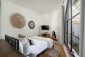 1 bedroom, desk, iron/ironing board, WiFi