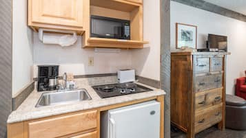 Quarto, 1 quarto | Cozinha privada | Geladeira, cafeteira/chaleira, torradeira