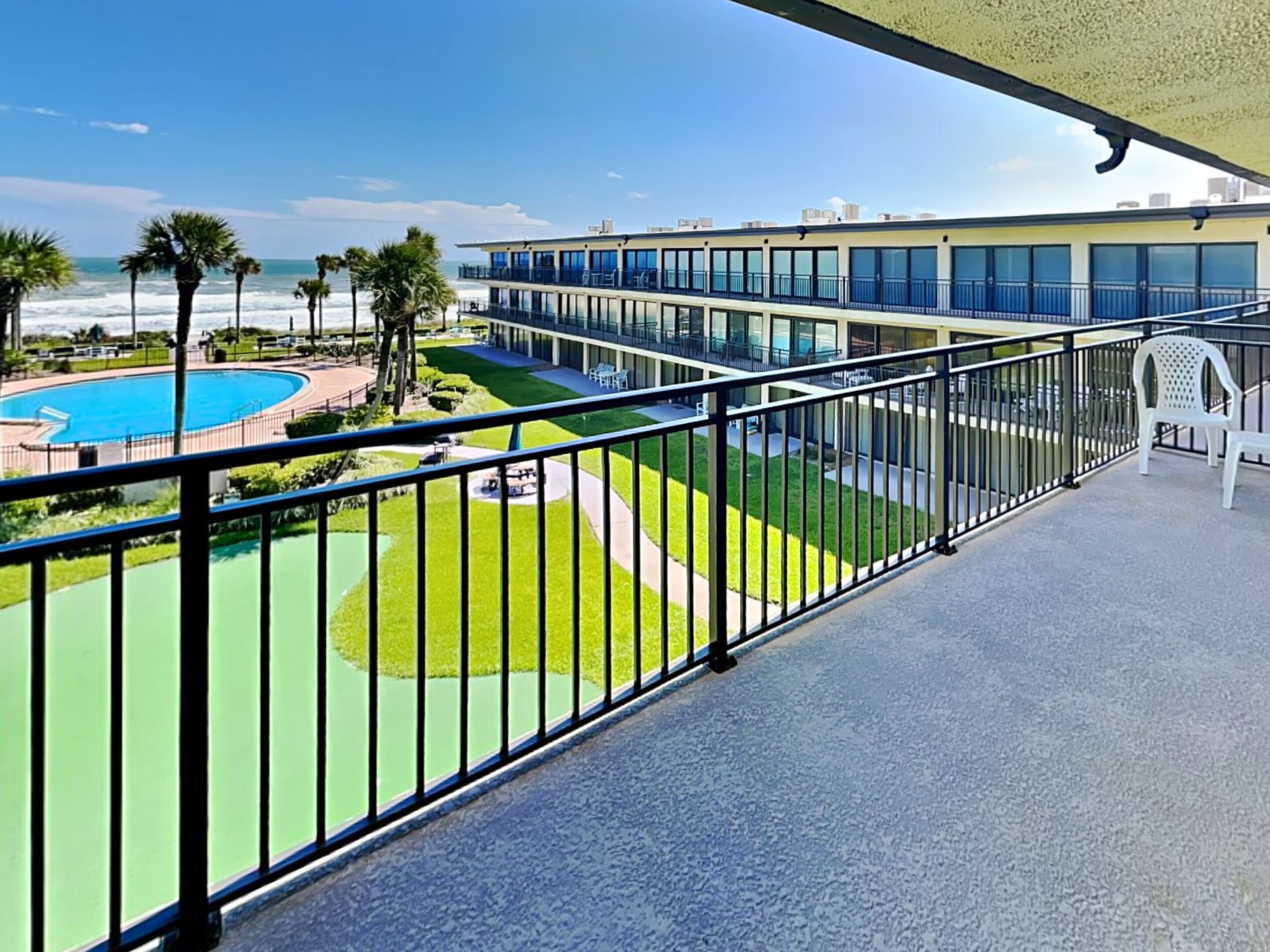 Condo (2 Bedrooms) | Property grounds