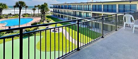 Condo (2 Bedrooms) | Property grounds