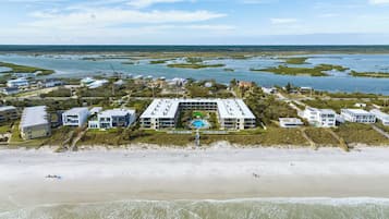 Condo (2 Bedrooms) | Property amenity