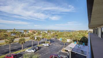 Condo (2 Bedrooms) | Property amenity