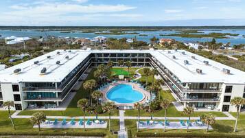 Condo (2 Bedrooms) | Property amenity