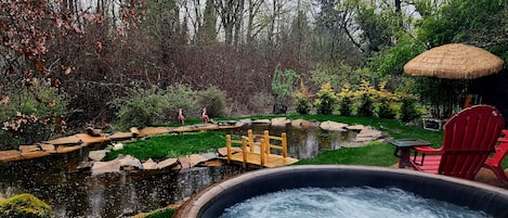 Outdoor spa tub