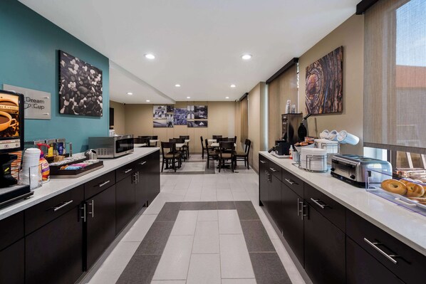 Desayuno típico de la región gratuito y diario