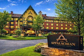 Exterior - Heated Pool Hot Tubs Sauna Gym Deck Mtn Front Appalachian @ Mtn Creek #246/248 (Vernon)