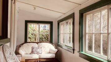 3 bedrooms, iron/ironing board, free WiFi