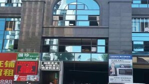 A hotel entrance with a large arched window, multiple signs, and a modern facade. - Thank Inn Plus Hotel Quanzhou Anxi County Yong'an Road (Quanzhou)
