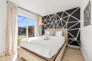 4 bedrooms, desk, iron/ironing board, travel crib