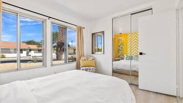 4 bedrooms, desk, iron/ironing board, travel crib