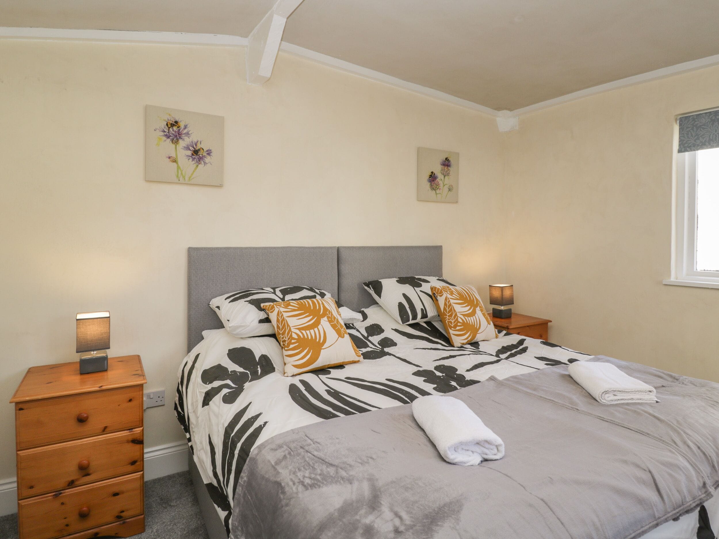 4 Schlafzimmer, individuell dekoriert, individuell eingerichtet