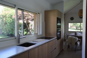 Kühlschrank, Ofen, Herdplatte, Geschirrspüler