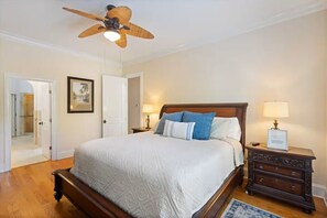 3 Schlafzimmer, Schreibtisch, Bügeleisen/Bügelbrett, kostenloses WLAN