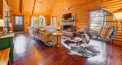 Big Warm Hug of a Cabin! Luxury Linens, Best Coffee Station for Miles