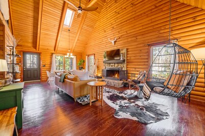 Big Warm Hug of a Cabin! Luxury Linens, Best Coffee Station for Miles