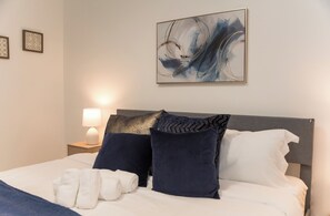 2 bedrooms, desk, iron/ironing board, travel crib