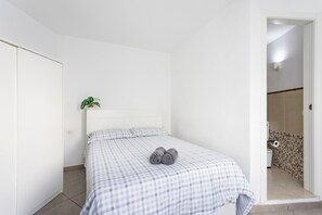 1 chambre, fer et planche à repasser, Wi-Fi, literie fournie