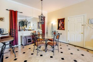 Dining - "Sandcastle 30A" #191 1 Bedroom Sleeps 4 (Inlet Beach)