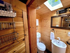 Dusche, Haartrockner, Bidet, Handtücher