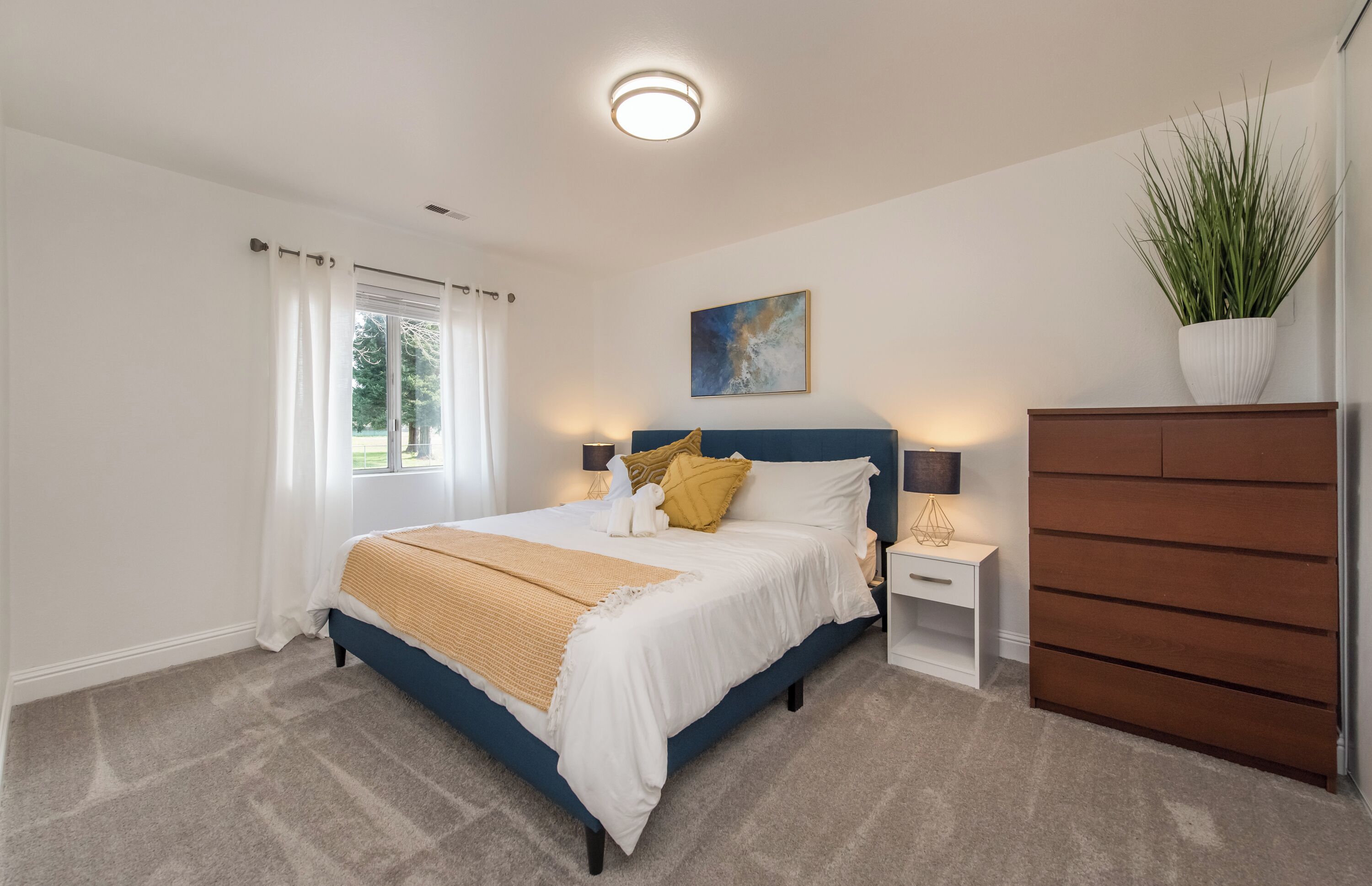 2 bedrooms, desk, travel cot, free WiFi