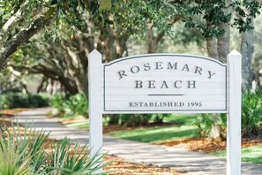 Señal de Rosemary Beach, fundada en 1995.