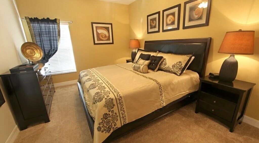 5 bedrooms, iron/ironing board, WiFi, bed sheets