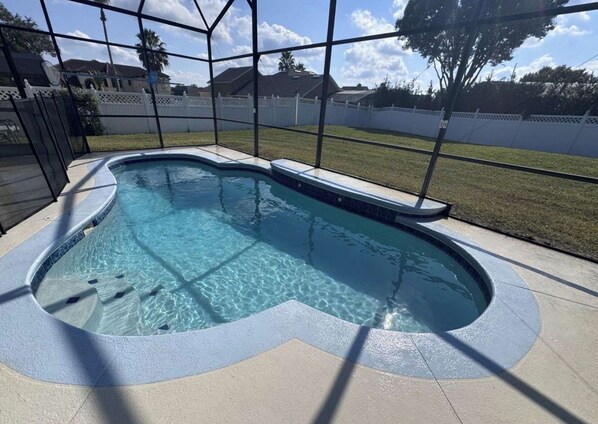 Spacious Private Pool with Fenced Garden