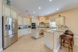 ثلاجة، ميكروويف، فرن، غسالة أطبا�ق