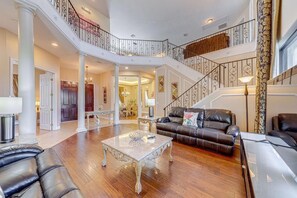 TV, table tennis, music library, stereo - Spacious 7 Bedroom Home Close to Disney on the luxurious Formosa Gardens (Kissimmee)