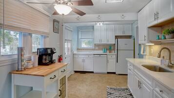 Refrigerador, horno, parrilla de estufa y lavavajillas