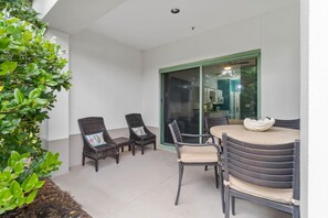 屋外ダイニングエリア