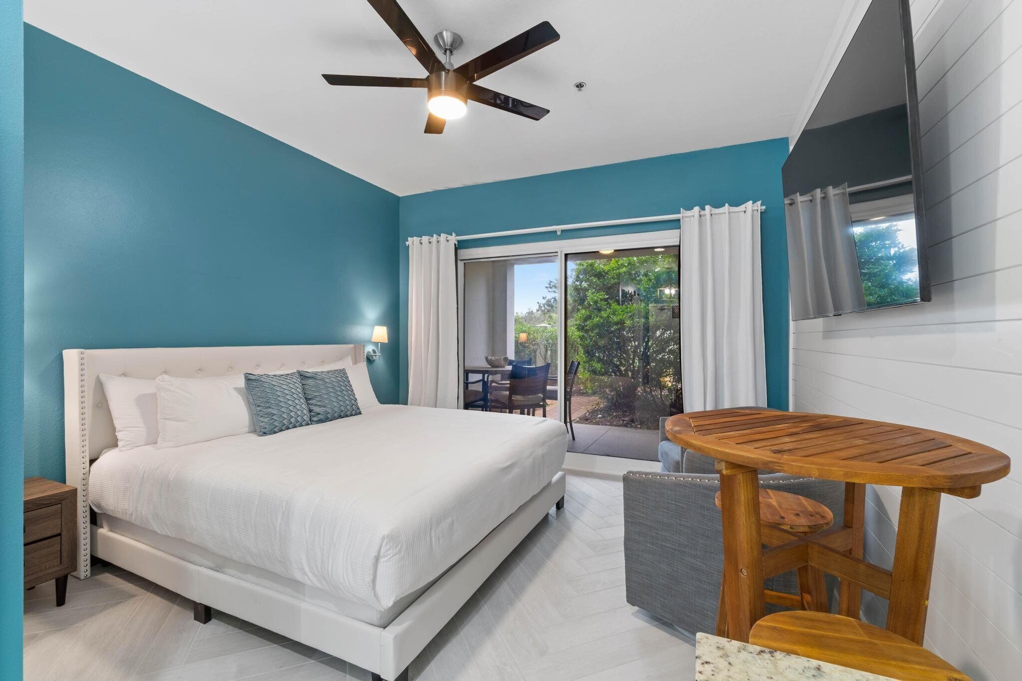 Free WiFi, bed sheets, wheelchair access