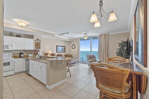 Fridge, microwave, stovetop, dishwasher - "Pelican's Overlook" PCB #806 1 Bedroom Sleeps 5 (Panama City Beach)