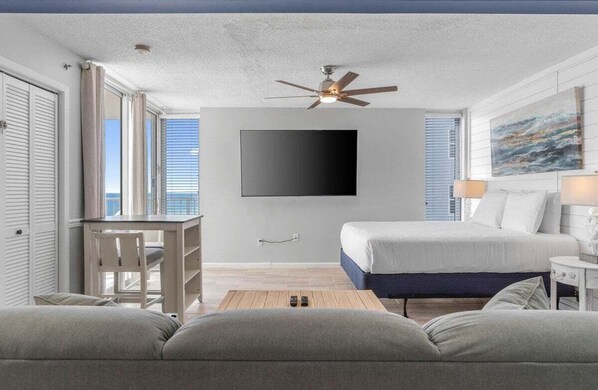 Free WiFi, bed sheets, wheelchair access - Blue Haven PCB 1007E-Beach Front-Sleeps 2 (Panama City Beach)