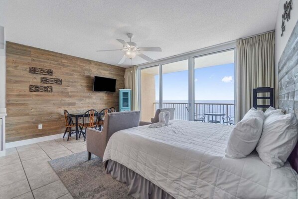 Free WiFi, bed sheets, wheelchair access - Beaches on my Mind 1609-Gulf Studio-Sleeps 2 (Panama City Beach)