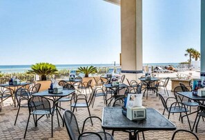 Outdoor dining - Beaches on my Mind 1609-Gulf Studio-Sleeps 2 (Panama City Beach)