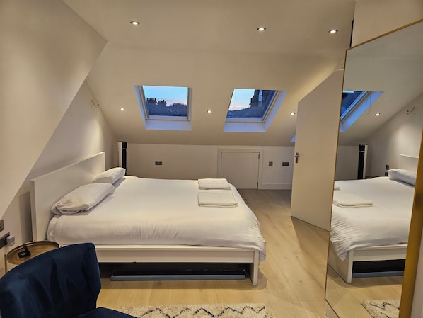 3 bedrooms, in-room safe, desk, iron/ironing board
