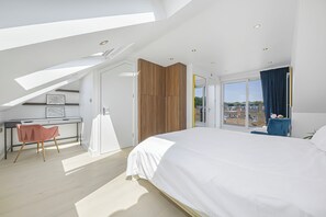 A modern bedroom with a large bed, a desk, and a chair. - Oversize 3Bed 2bath Victorian Penthouse w/ AC in Maida Vale (London)