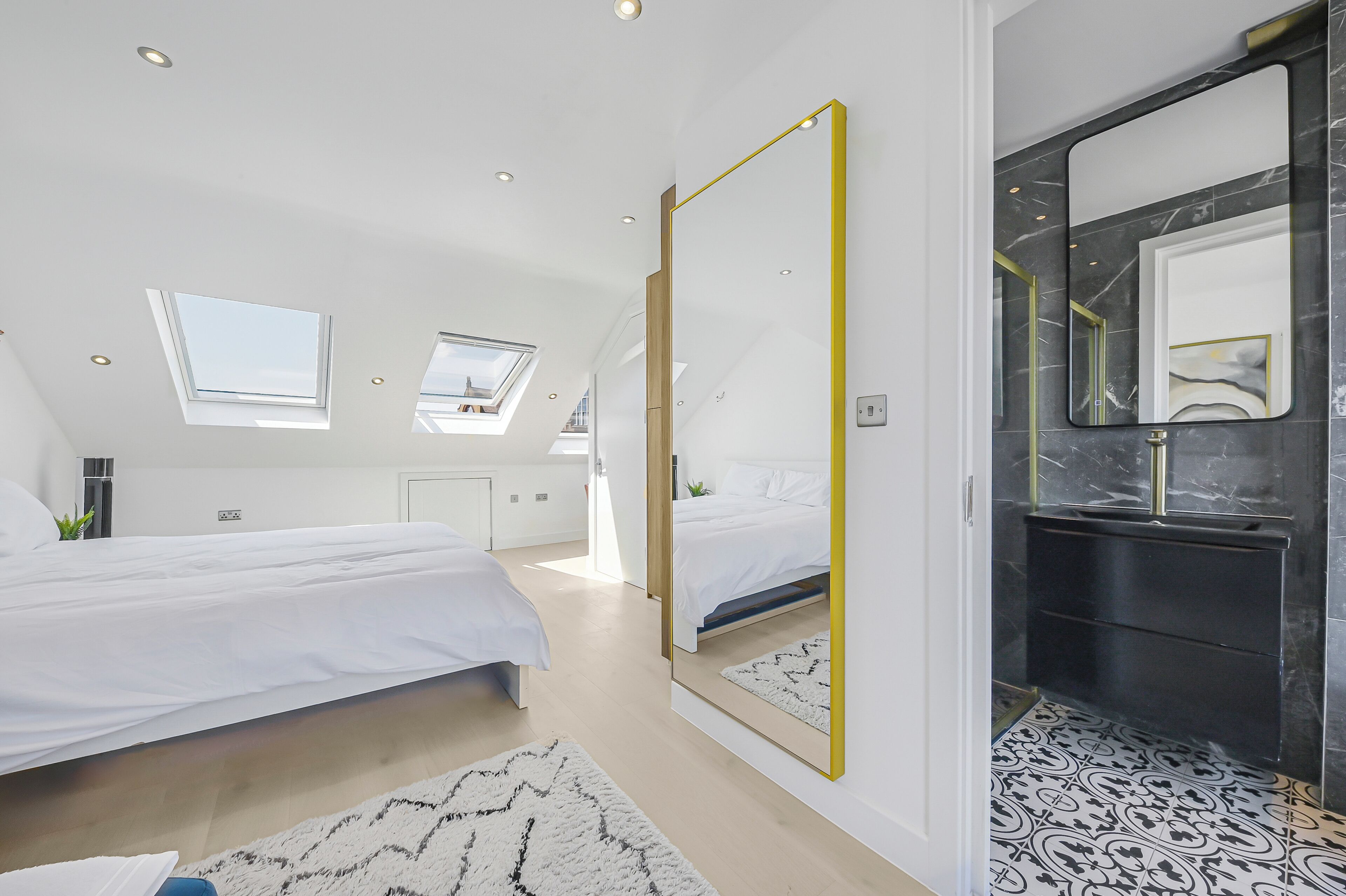 3 bedrooms, in-room safe, desk, iron/ironing board