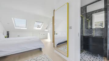 3 bedrooms, in-room safe, desk, iron/ironing board