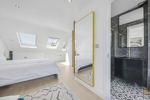 3 bedrooms, in-room safe, desk, iron/ironing board - Oversize 3Bed 2bath Victorian Penthouse w/ AC in Maida Vale (London)