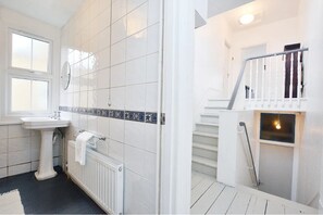 مجففات شعر، مناشف، صابون، شامبو